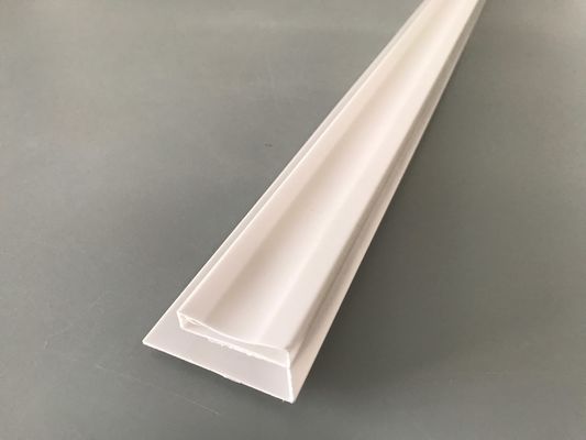 ملحقات PVC لتثبيت ألواح pvc البيضاء ملف PVC U الطابعة اللامعة البلاستيكية U القناة المقاومة للماء الحماية من الأشعة فوق البنفسجية